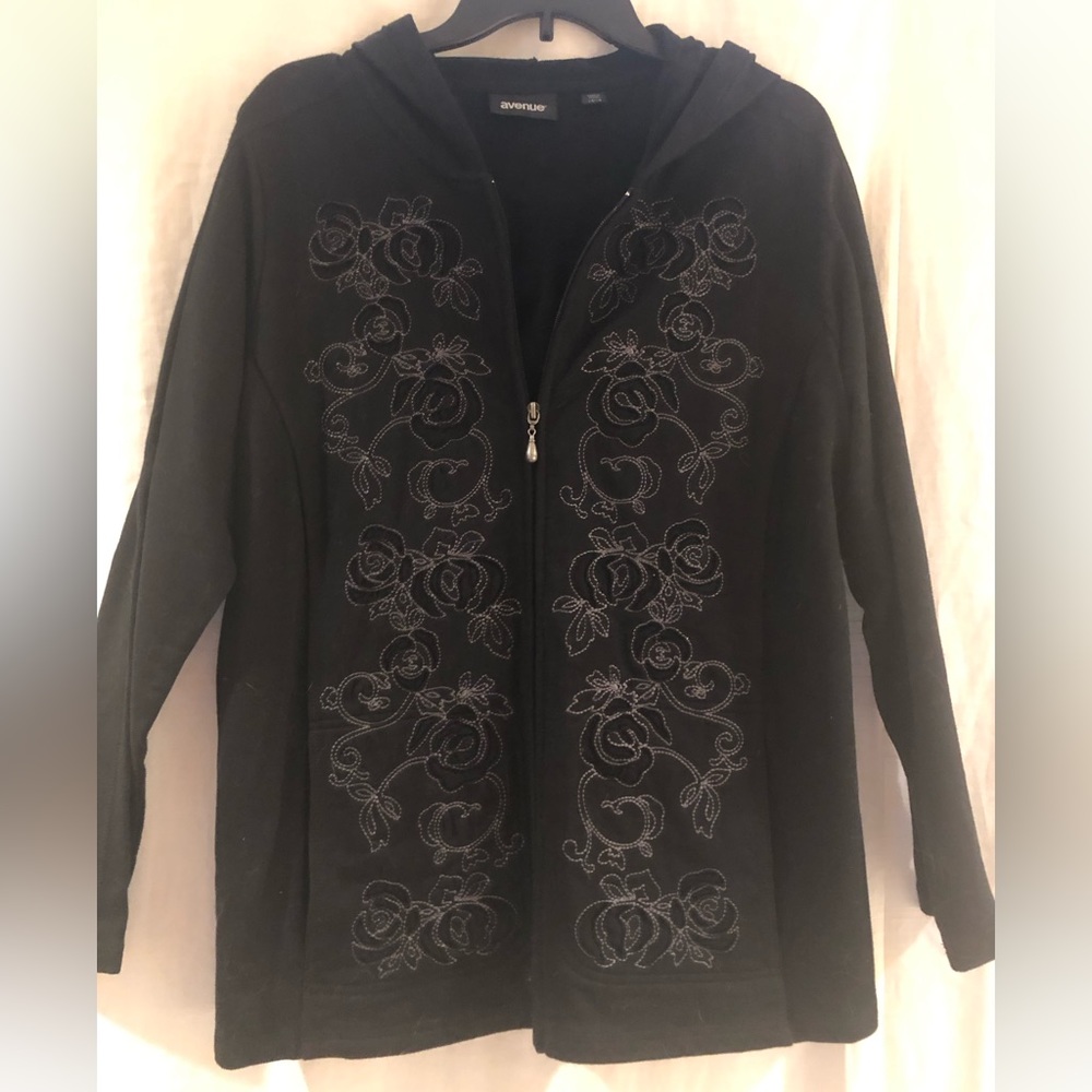 Avenue Black Hoodie (14/16)